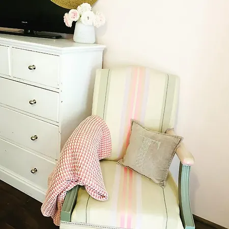 Дом отдыха Jasmine Cottage Lezignac-Durand
